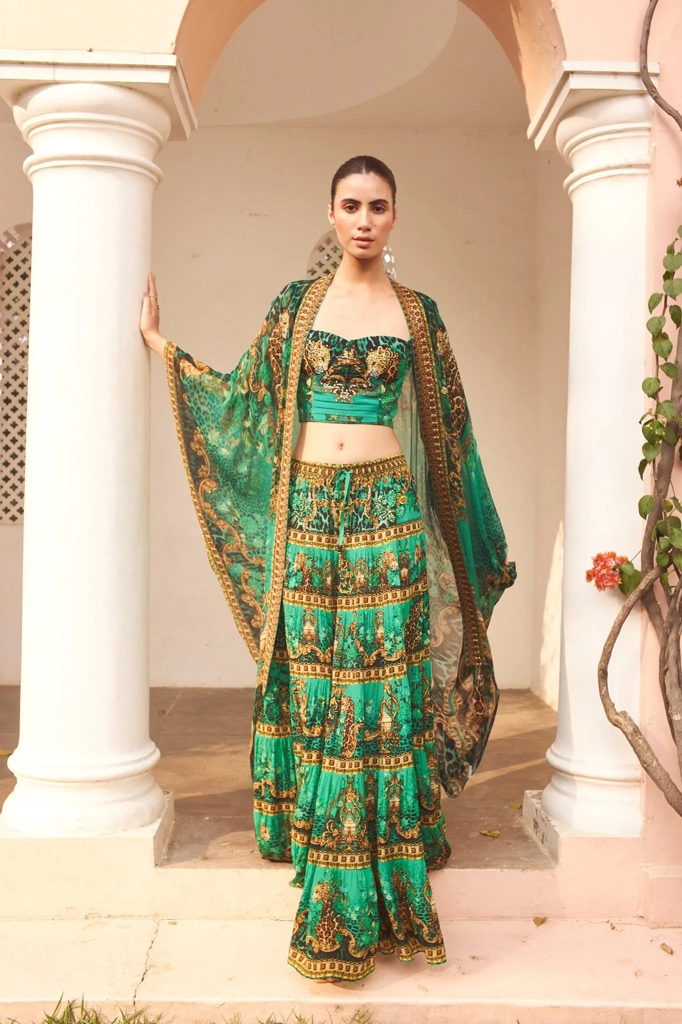 EMERALD LEOPARDESS MEDIUM CAPE