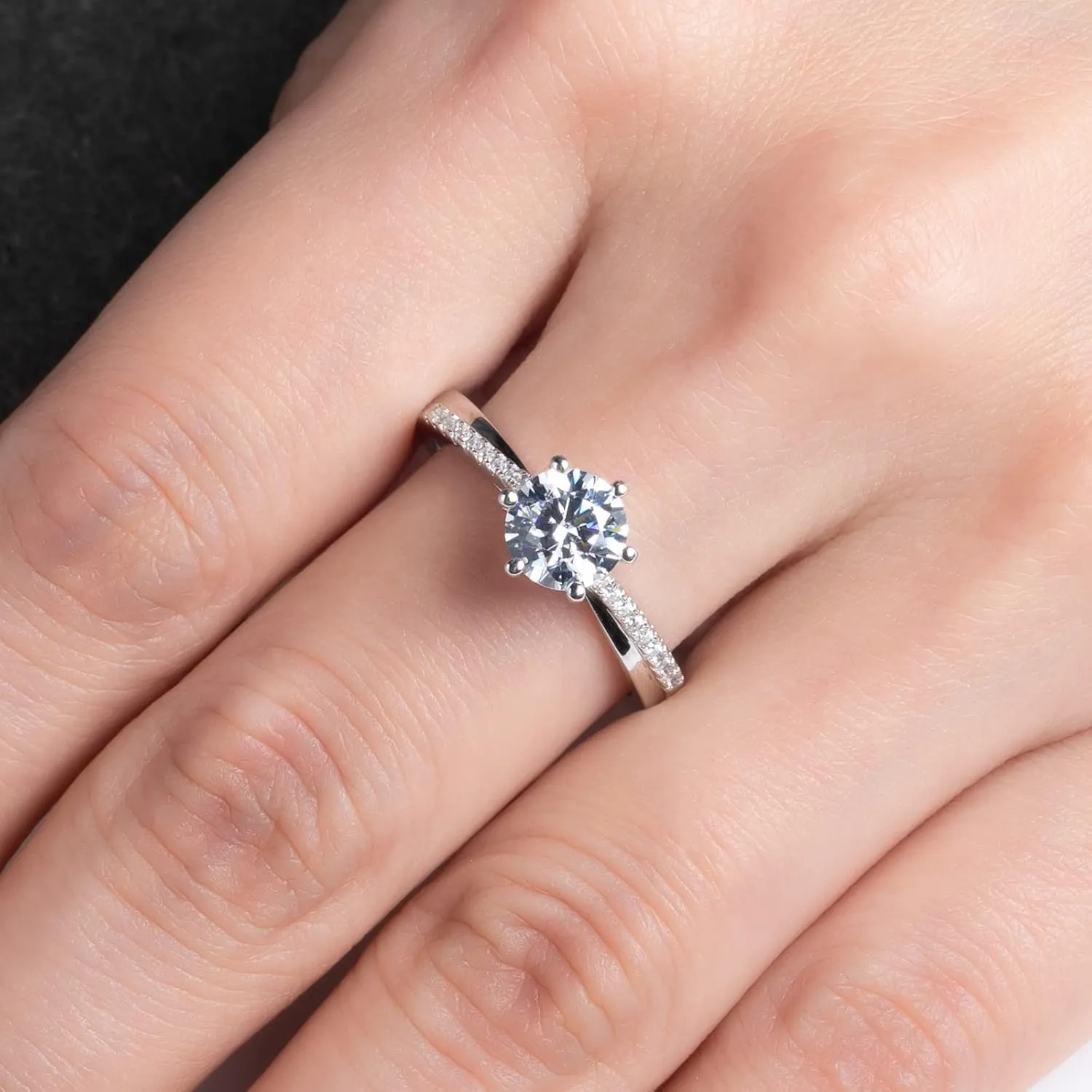Moissanite Engagement Rings 1ct D Color VVS1 Clarity Round Brilliant Cut S925 Sterling Silver 6 Prong Solitaire Stackable Promise Rings for Women with Certificate
