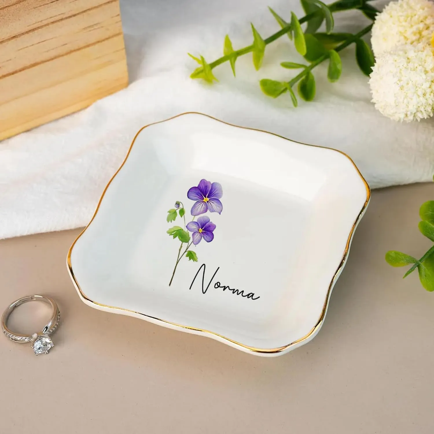 Personalized Birth flower Trinket Dish Name, Custom Ring Dish for Girl Women, Jewelry Dishs - Bridal Shower Gift - Mother's Day Gifts - Bride Gift - Bridesmaid GifT - Daughter Birthday Gifts