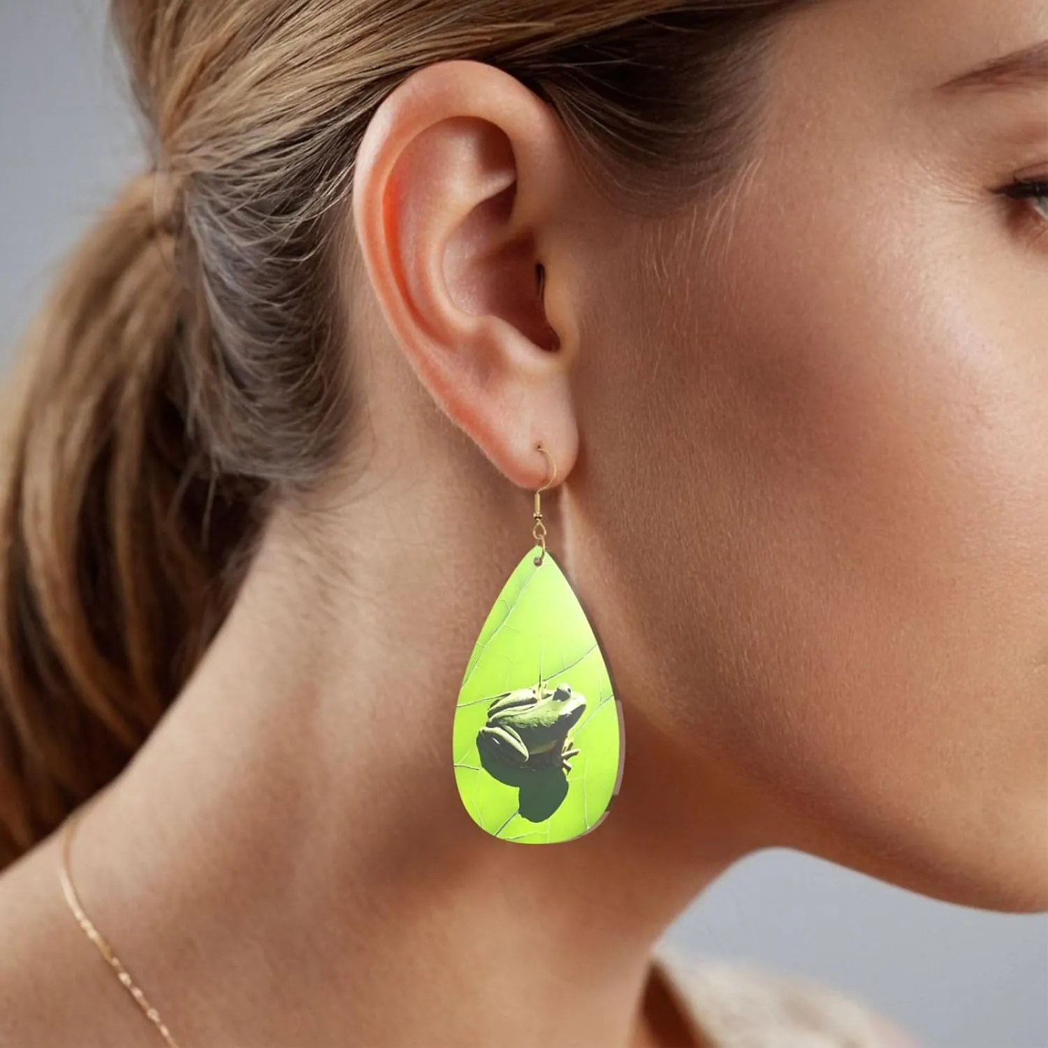 Stylish Drop-Shaped Acrylic Earrings Lightweight Printed Teardrop Dangle Earrings for Women (Frog on Leaf)