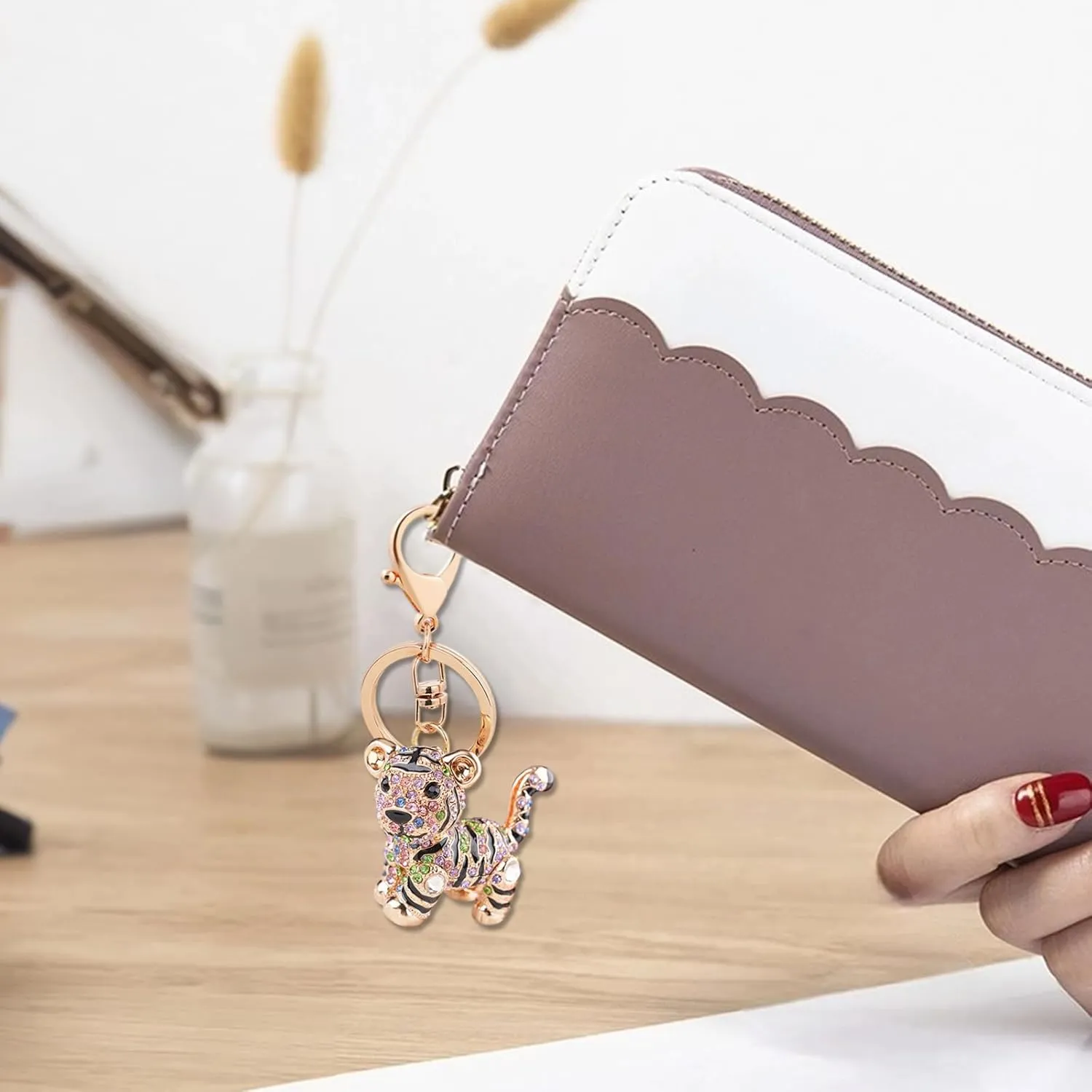 Tiger Keychain for Women - Sparkly Purse Charm with Alloy and Rhinestone - Stylish Key Chain Accessory for Birthday